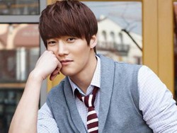 Cedera Lutut Saat Wajib Militer, Choi Jin Hyuk Dioperasi