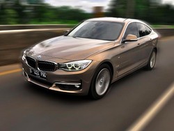 Sedan Maskulin BMW 320i Gran Turismo