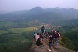 Gunung Munara, Tebing Keraton dari Bogor