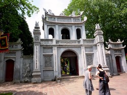 10 Destinasi Luar Negeri yang Pas untuk Kocek Orang Indonesia