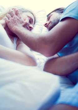 3 Kebohongan yang Sering Dikatakan Wanita Saat Bercinta