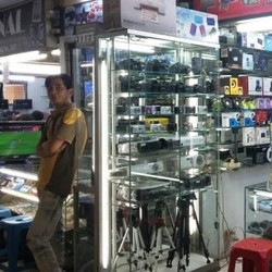 Maraknya Toko Online Bikin Pasar Elektronik Glodok Sepi Pembeli