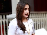 Psstt... Begini Nih Penampilan Prilly Latuconsina di Balik Layar