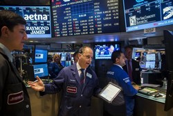 Wall Street Positif di Tengah Masalah Utang Yunani