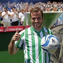 Ciuman Van der Vaart untuk Sang Nenek di Hari Perkenalannya sebagai Pemain Betis