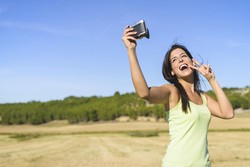 Mau Punya Foto Keren Saat Solo Traveling, Ini Tipsnya