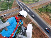 XL Pasang 170 BTS di Tol Cipali