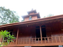 Menara Kudus & 4 Masjid Unik di Indonesia