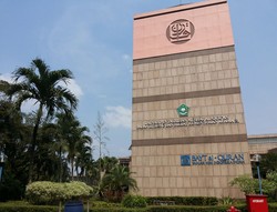 Museum Ini Punya Al Quran Terkecil & Terbesar di Indonesia