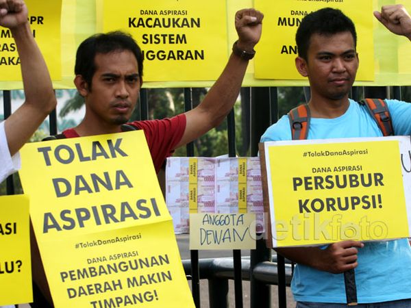 Demo Tolak Dana Aspirasi di DPR