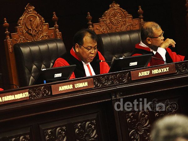 MK Tolak Perkawinan Beda Agama