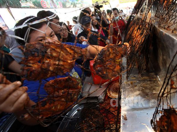 Awal Puasa, Pusat Takjil Benhil Dipadati Warga