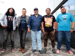 Biola Hingga Bazoka Jadi Senjata di Film Comic 8: Casino Kings