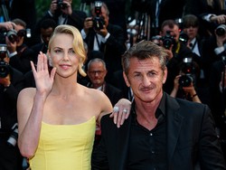 Charlize Theron dan Sean Penn Batalkan Pertunangan