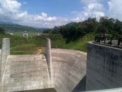 Rapat 10 Menit, Jokowi Selesaikan Masalah Proyek Waduk Jatigede