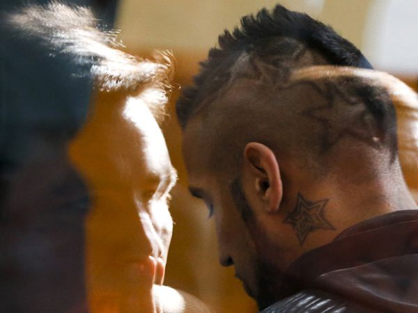 Kepolisian Chile Cabut SIM Arturo Vidal