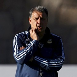 Dihukum, Martino Tak Bisa Dampingi Argentina Lawan Jamaika