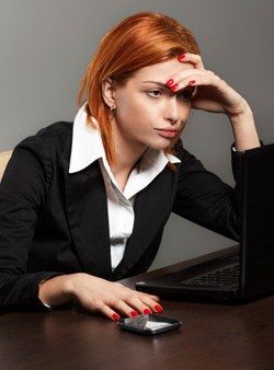 Cara Mengatasi Pasangan yang Sering Galau di Media Sosial