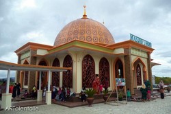 Ada Masjid Cantik di Tepian Danau Kembar, Sumbar