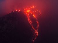 Lahar Panas Meluncur dari Gunung Sinabung
