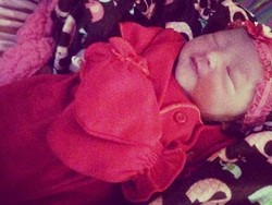 Lucunya! Anak Pinkan Mambo dari Suami Ketiga