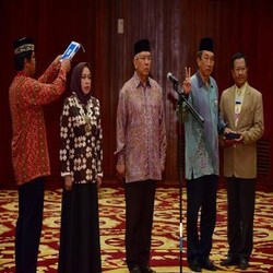 Lantik 3 Pejabat Baru, Menko Sofyan Cerita Soal Keledai dan Manusia