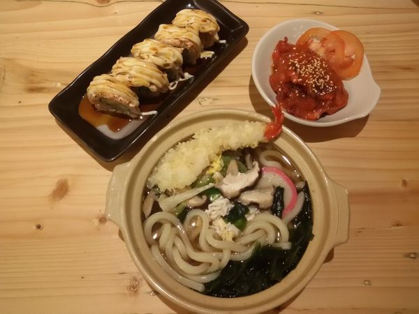 Gurih Hangat Nabeyaki Udon Lengkap dengan Tempura Udang