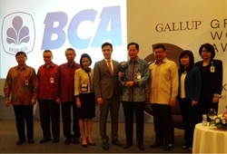 Lingkungan Kerja Berkualitas, BCA Raih Gallup Great Workplace Award 2015
