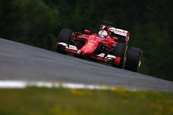Vettel Tercepat di Latihan Bebas Kedua