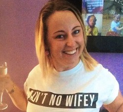 Diselingkuhi Suami, Wanita Ini Gelar Pesta Perceraian