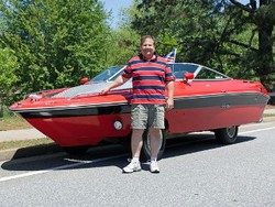 Ditantang Istri, Pria Ini Ubah Perahu Jadi Mobil