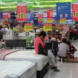 Jelang Lebaran, Furnitur Banting Harga di Carrefour