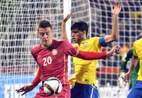 Nemanja Maksimovic akhirnya menjadi pahlawan Serbia. Maksimovic mencetak gol di menit-menit extra time untuk menentukan kemenangan timnya. REUTERS/Carlos Sarraf.