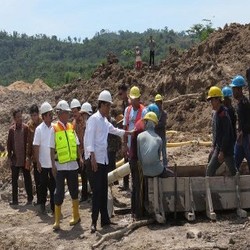 Ini Aksi Jokowi Saat Terjun Langsung ke Lokasi Tambang Timah