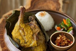 Di Bejana Bisa Menikmati Bebek Betutu dan Soto dengan Pemandangan Laut India