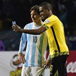 Selfie Dulu Mumpung Bisa Bertemu Messi