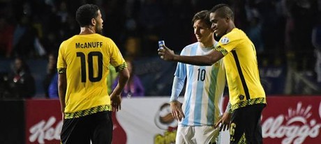 Selfie Dulu Mumpung Bisa Bertemu Messi