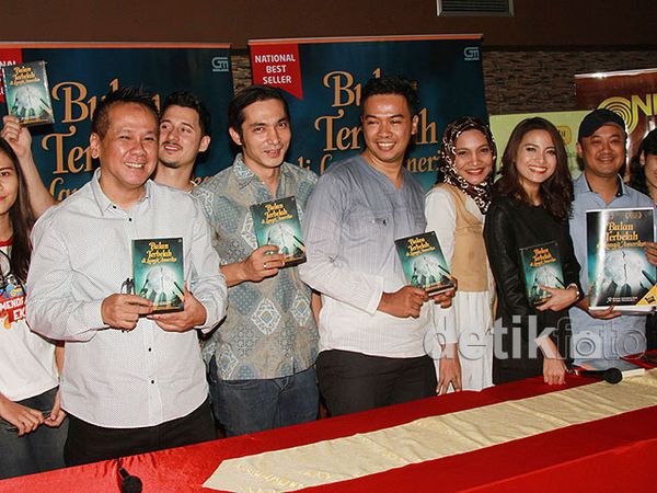 Suasana Jumpa Pers Film 'Bulan Terbelah di Langit Amerika'