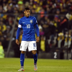 Messi Sesalkan Hukuman yang Diberikan untuk Neymar