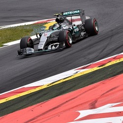 Rosberg Juara, Mercedes Finis 1-2