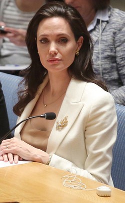 Angelina Jolie Ucapkan Selamat Ramadan