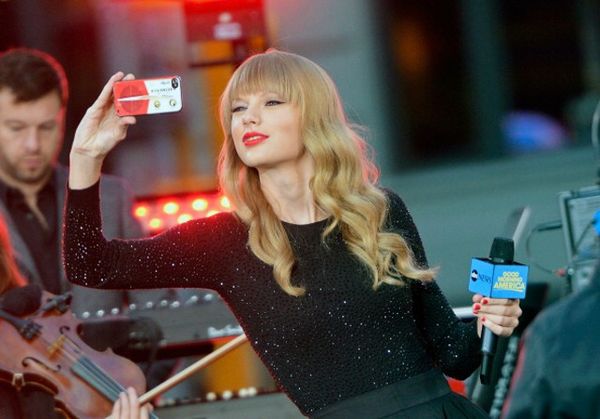 'Bentrok' dengan Apple, Taylor Swift Ternyata Fans iPhone