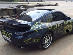 Warga Rusia Ini Ejek Obama di Mobil Porsche Miliknya