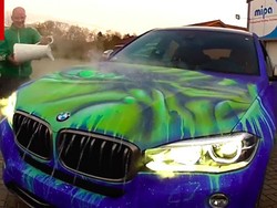 Si Raksasa Hulk Muncul Jika Kap Mobil Ini Disiram Air Hangat