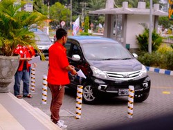 Aksi Safety Driving AXIC Berakhir Manis di Surabaya