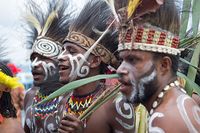 Serunya Tari Perang di Festival Danau Sentani