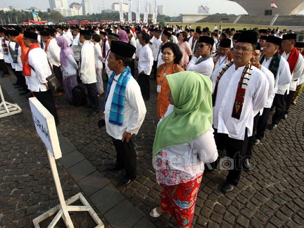 Ahok Pimpin Upacara Ultah Jakarta