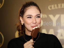 Reino Barrack Ulang Tahun, Luna Maya Beri Kejutan