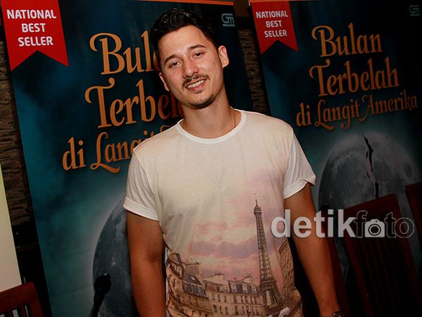 Nino Fernandez Berkumis dan Berjenggot, Makin Ganteng?