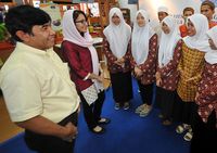 Berbagi Kasih dengan Anak Yatim